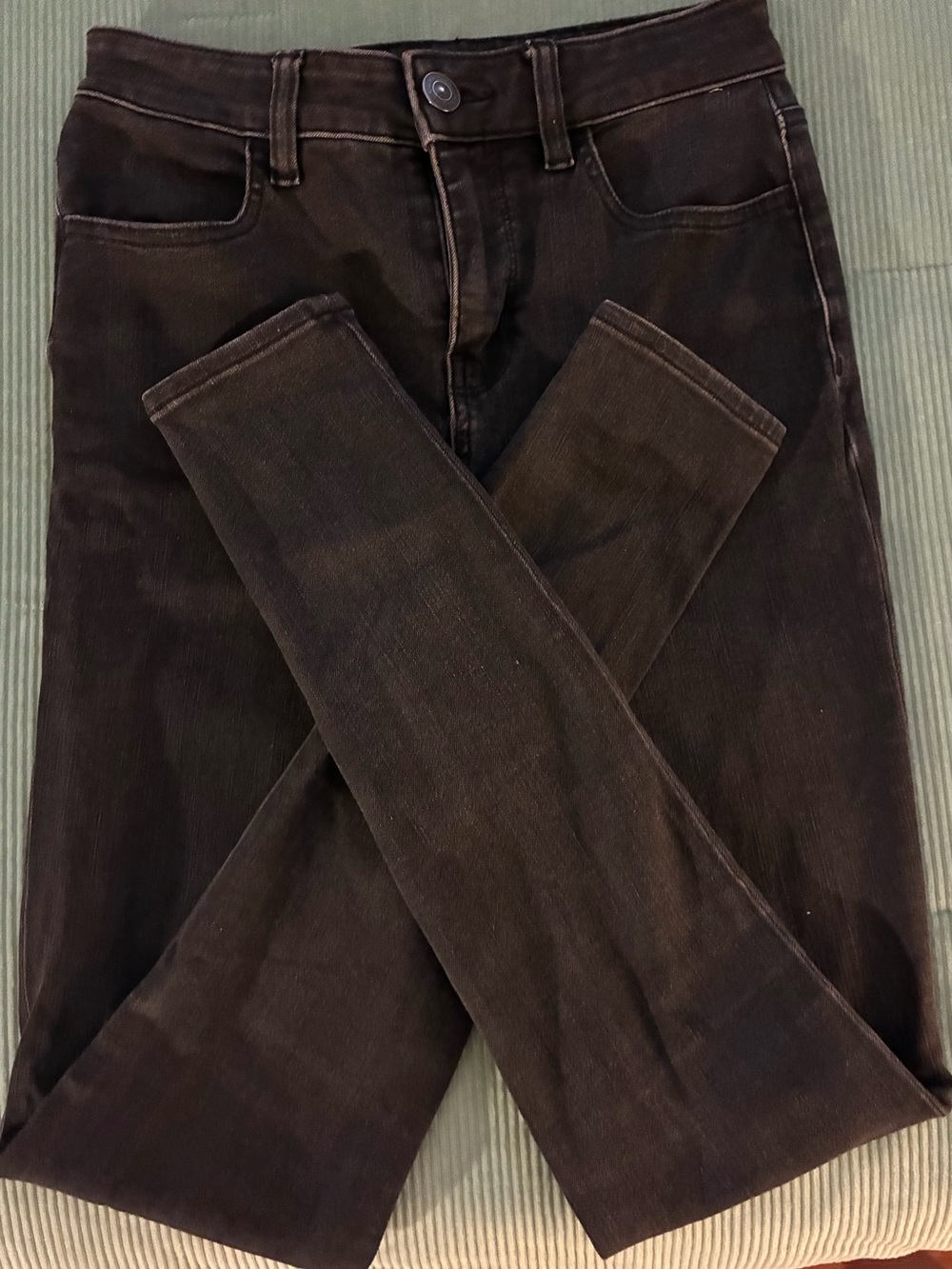 American Eagle “The Dream Team” black stonewashed denim jeans. Size 2 long